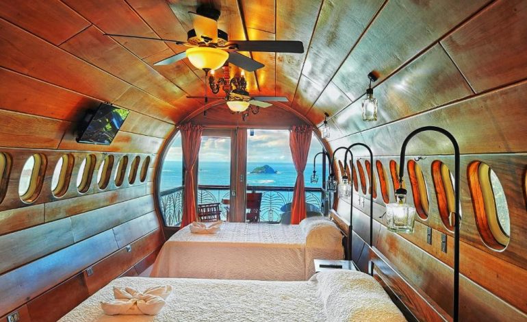 Hotel Costa Verde, Menginap di Dalam Pesawat di Tengah Hutan Tropis