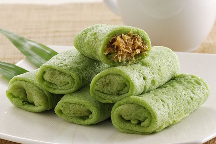 Resep Dadar Gulung Hijau Aroma Pandan