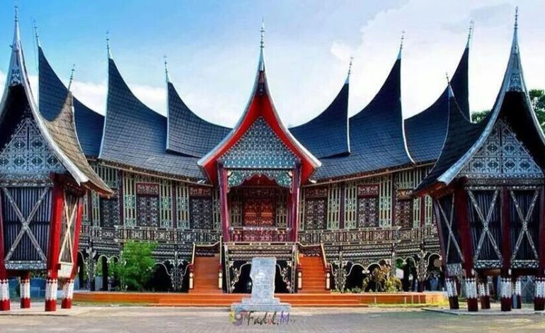 Rumah Adat Padang dan Filosofi